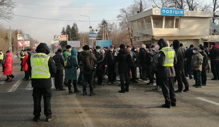 Ради дешевого газа в Харьковской области перекрыли дорогу