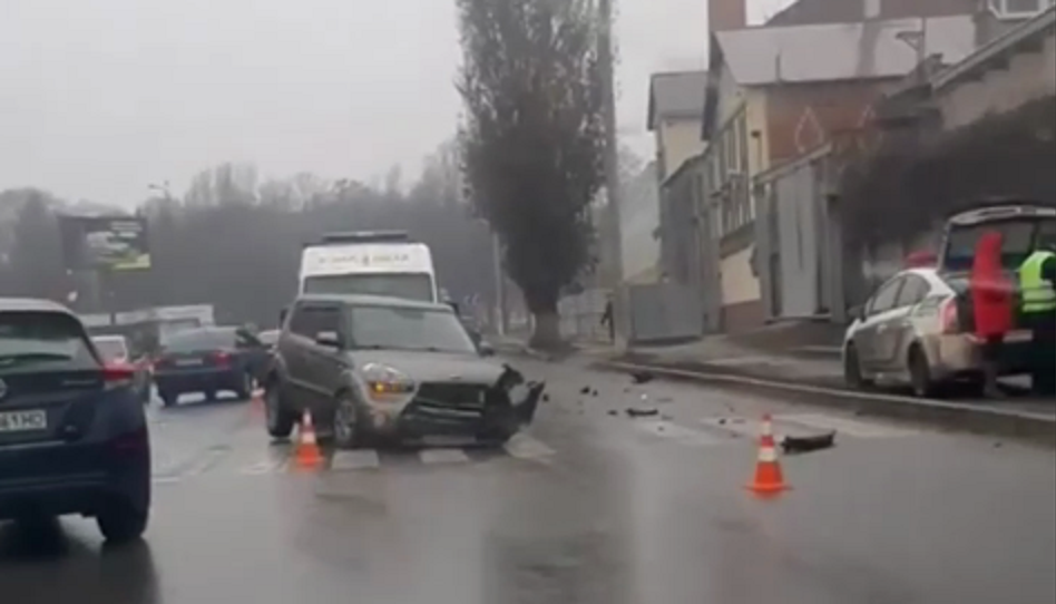 В Харькове произошло тройное ДТП (видео)