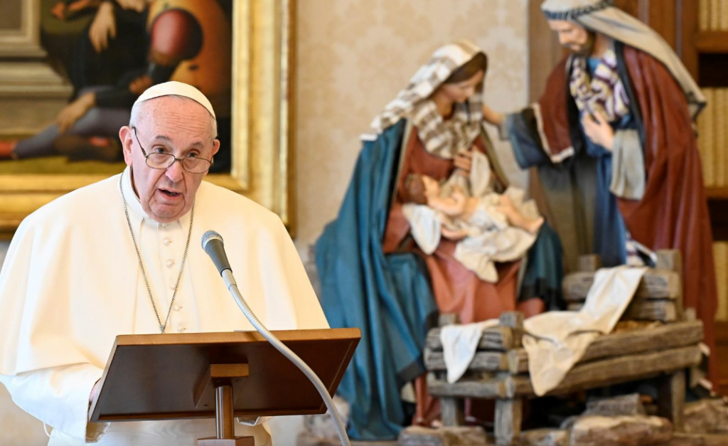 Папа Римский официально разрешил женщинам проводить литургию