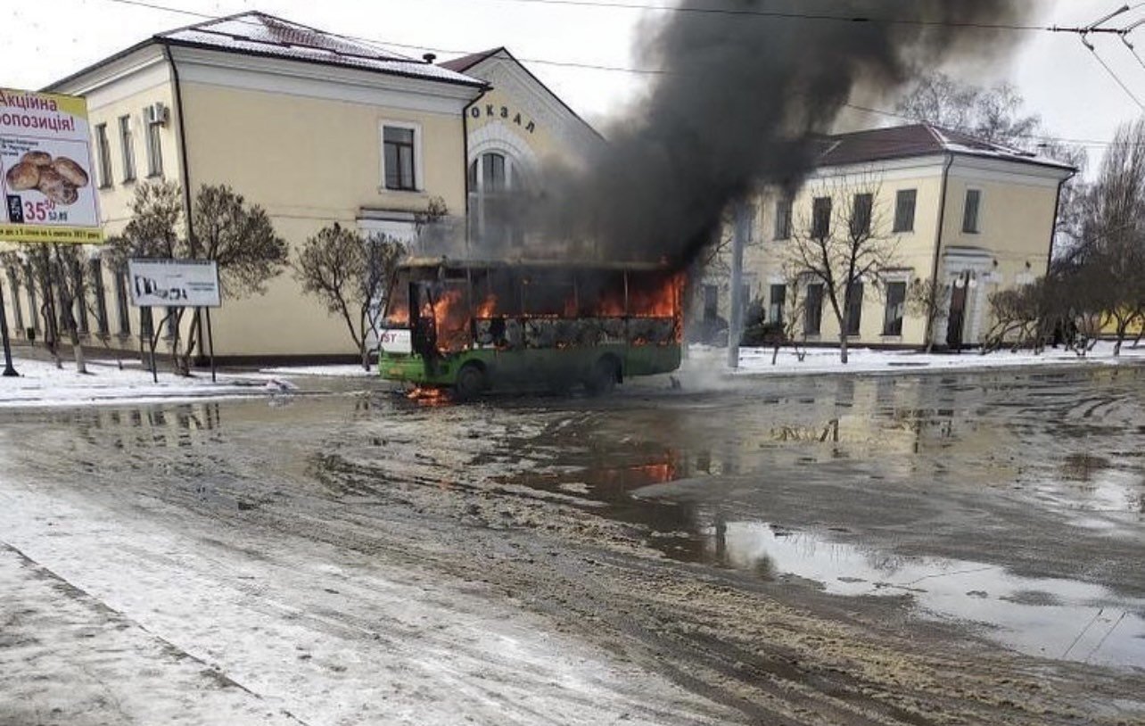 В Харькове вспыхнула маршрутка (фото, видео)