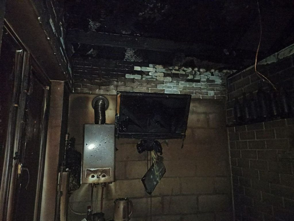 В Харьковском районе пожарные потушили огонь в бане
