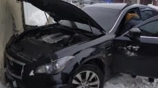 Под Харьковом «легковушка» влетела в столб (фото)