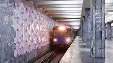 Пассажир в харьковском метро упал на рельсы