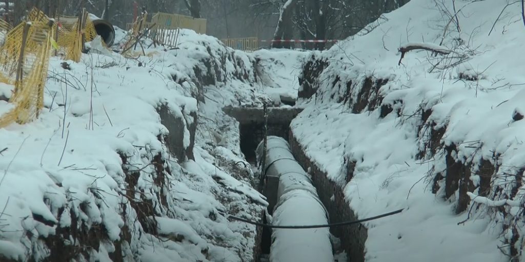 Яма на сто метрів: харків’яни обурені розриттям «ХТМ» у парку Машинобудівників (відео)