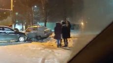 На Алексеевке не поделили дорогу две легковушки (видео)