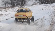 Харків’янин схрестив у своєму гаражі Запорожець та УАЗ: результат підірвав соцмережі