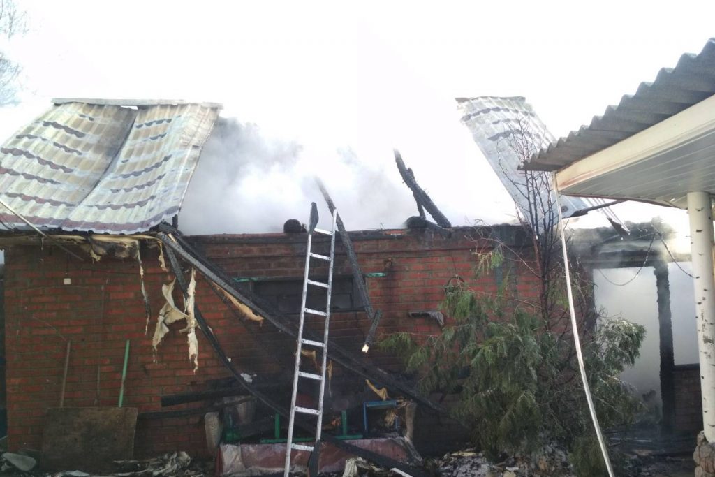 В Чугуеве горел гараж в частном домовладении (фото)