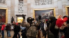 В США сторонники Трампа ворвались в здание Конгресса, есть жертвы (видео)