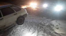 Спасатели ГСЧС помогли водителю легковушки, которая слетела в кювет (фото, видео)