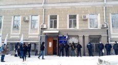 Под апелляционным админсудом — митинг за переименование проспекта Жукова. Судья «срочно» ушел в отпуск