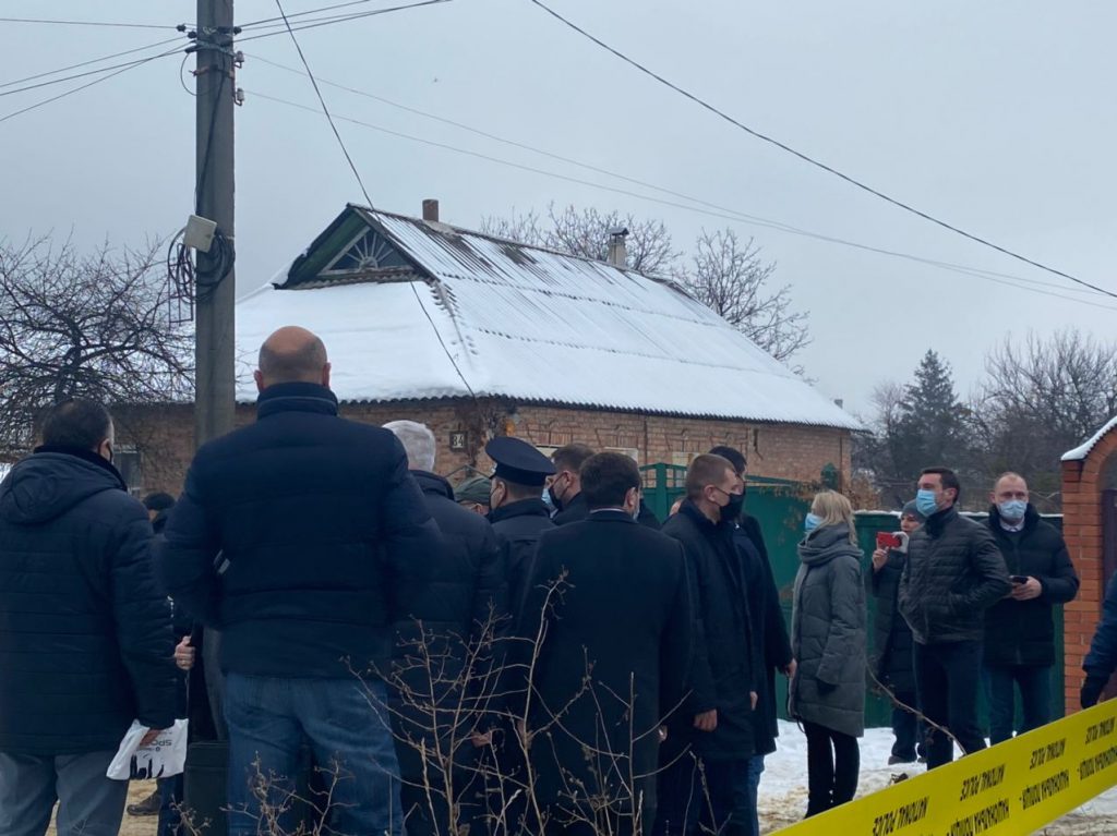 Зеленский приехал к сгоревшему зданию дома престарелых в Харькове (фото, видео)