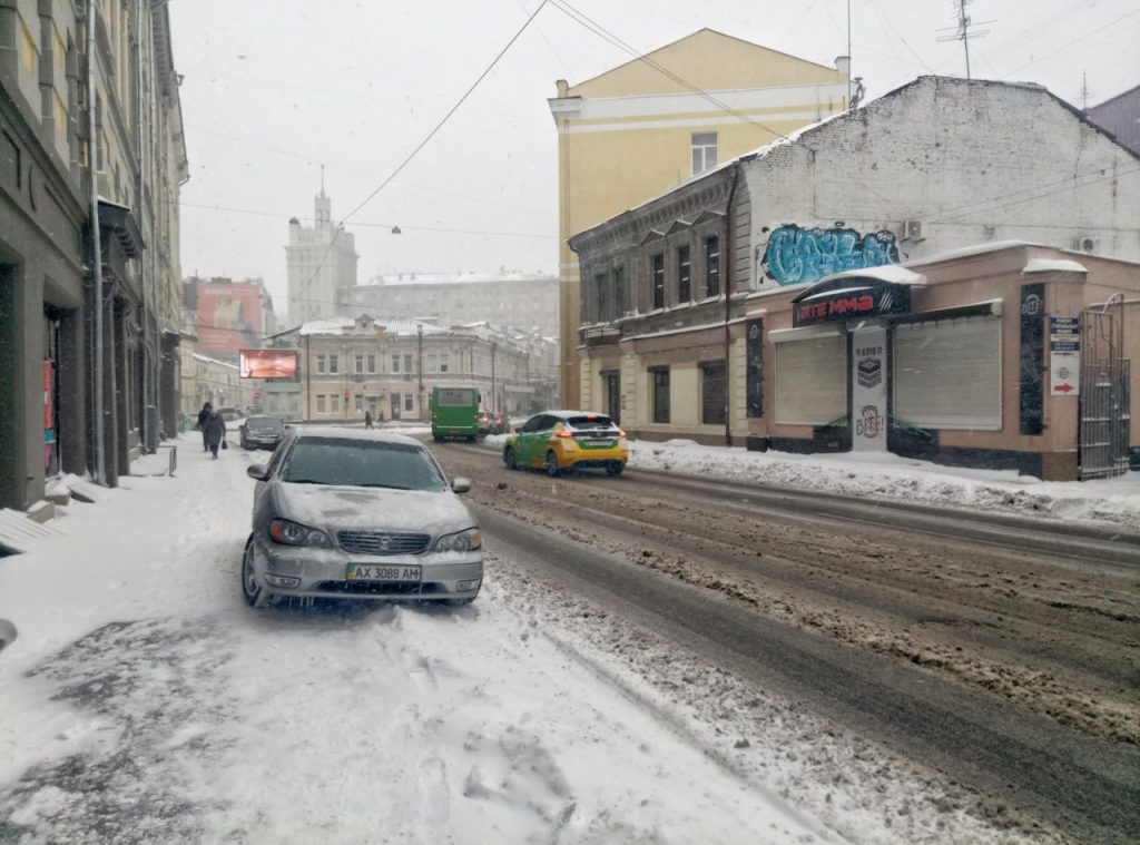 Фурам запретили въезд в Харьков из-за утренней пробки на пр. Гагарина