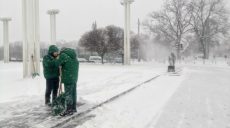 Как убирают от снега центр Харькова (фото, видео)