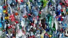 Польза от пластиковых отходов: японцы предлагают делать топливо и воск