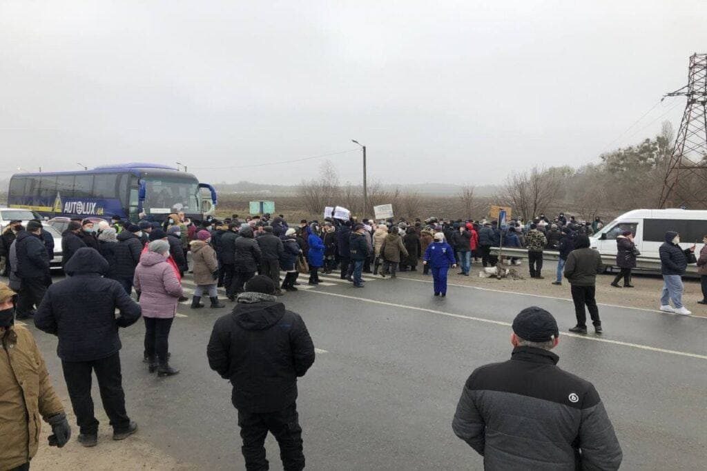 Украинцы перекрыли трассу Киев — Харьков из-за повышения цен на газ (видео)