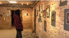 Академізм та абстракція: в муніципальній галереї Харкова — дві виставки (відео)