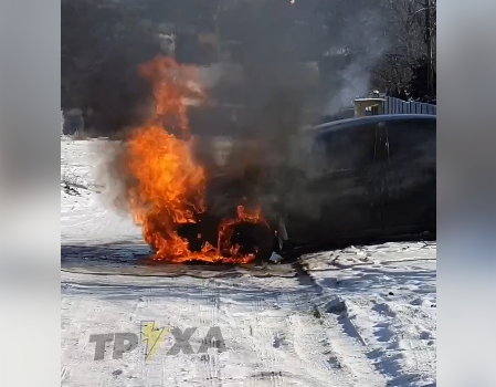 В Харькове сгорела иномарка (видео)