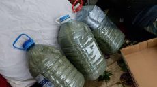 Житель Харьковской области хранил дома 7 килограмм каннабиса в баклажках (фото)