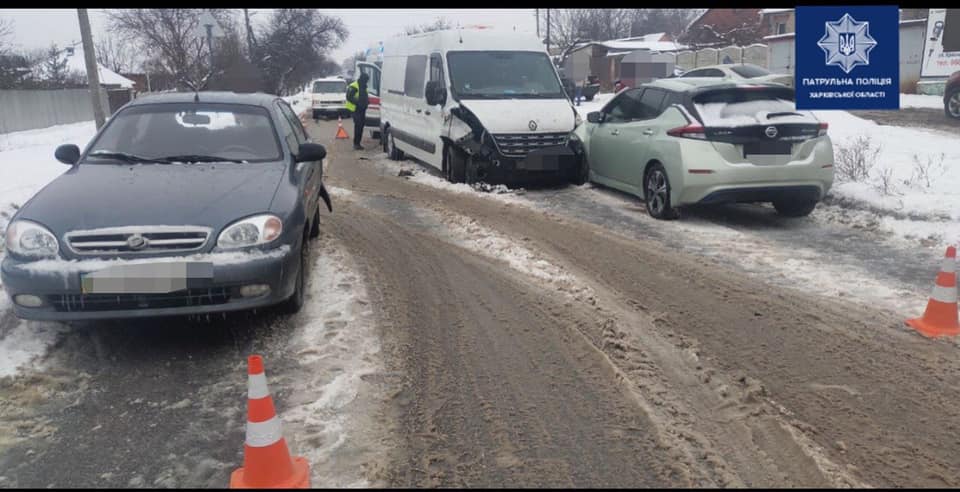 В Харькове столкнулись три автомобиля (фото)