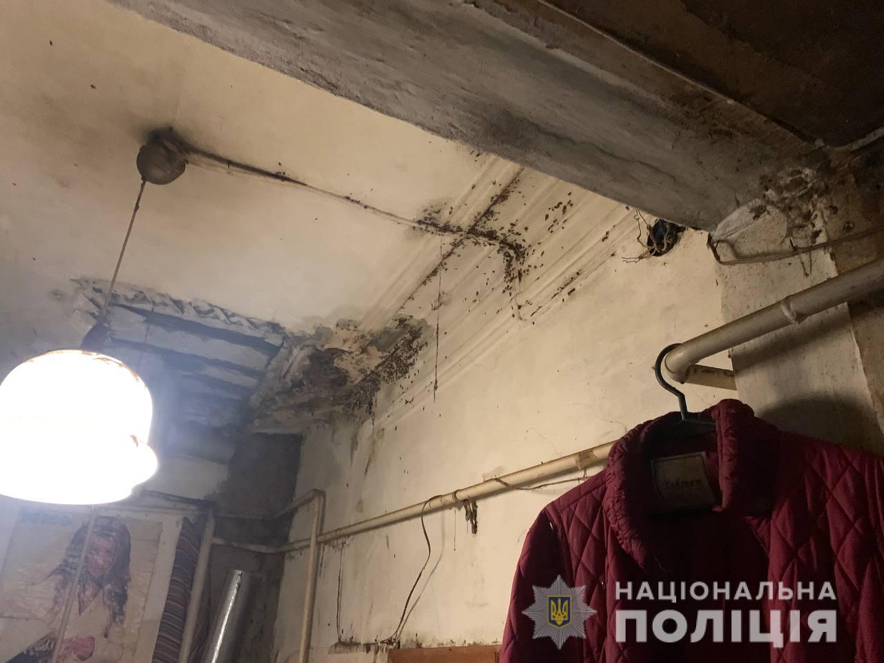 Медики обследовали детей из захламленного дома на Рымарской: все трое здоровы