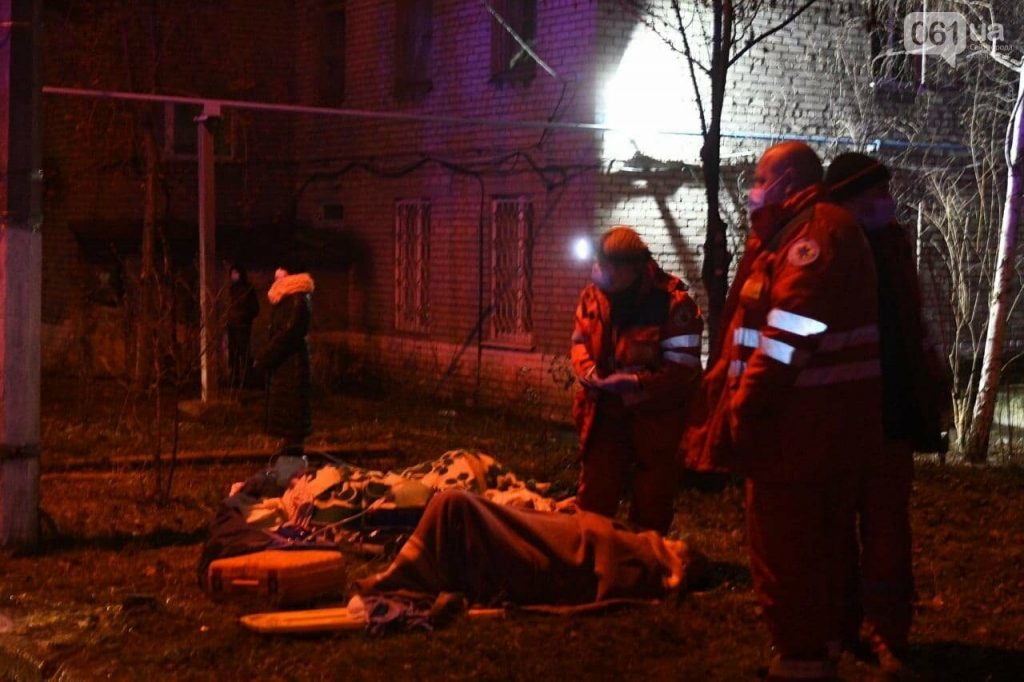 В Запорожье горела больница для COVID-пациентов. Погибли четыре человека (фото)