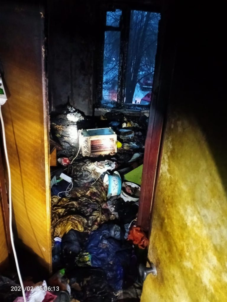 Спасатели погасили пожар в девятиэтажке Харькова