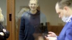 Навальный останется сидеть