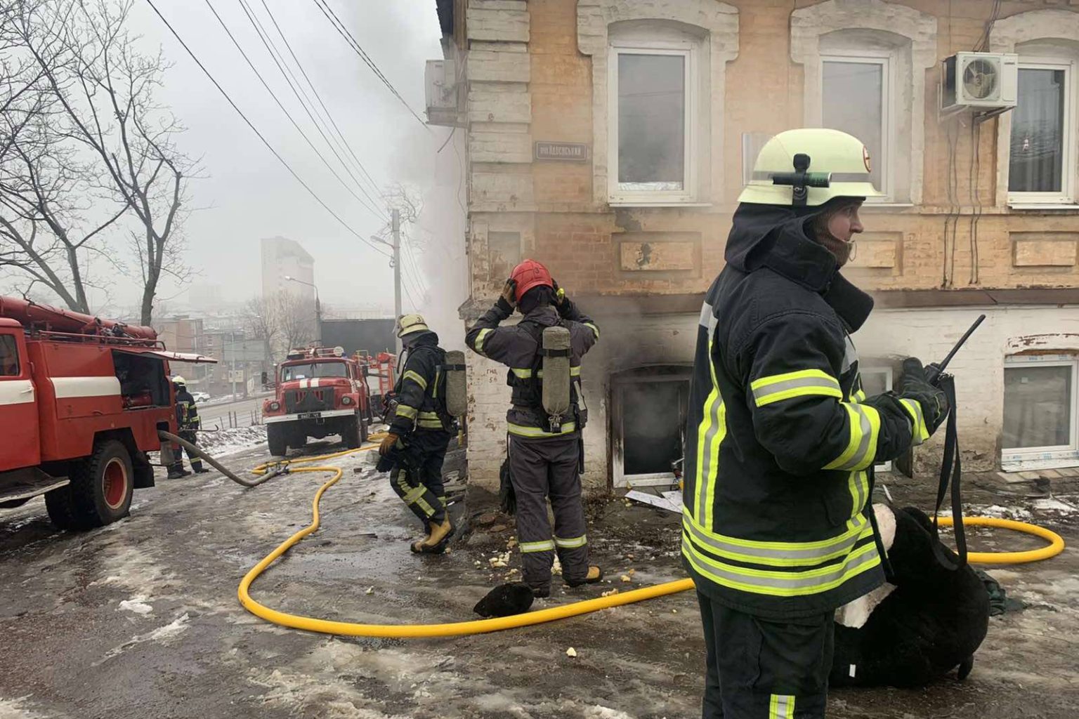 Спасатели ликвидировали пожар в двухэтажке (фото)