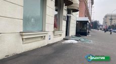 В центре Харькова расстреляли здание элитного магазина (фоторепортаж)