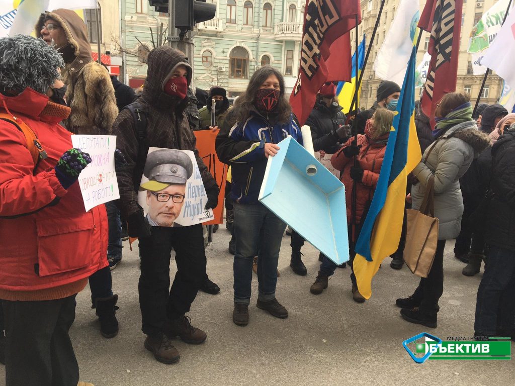 Горсовет «осадили» митингующие: харьковчане вышли против Жукова и «коксохима»