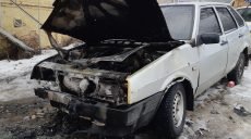 На Полтавском шляхе из-за короткого замыкания загорелся автомобиль (фото)