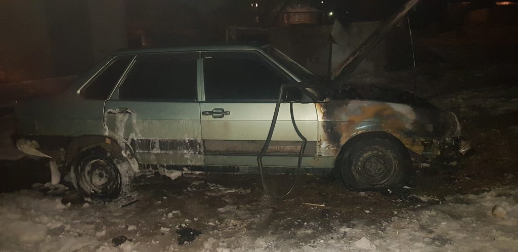 На Харьковщине сгорели два автомобиля (фото)