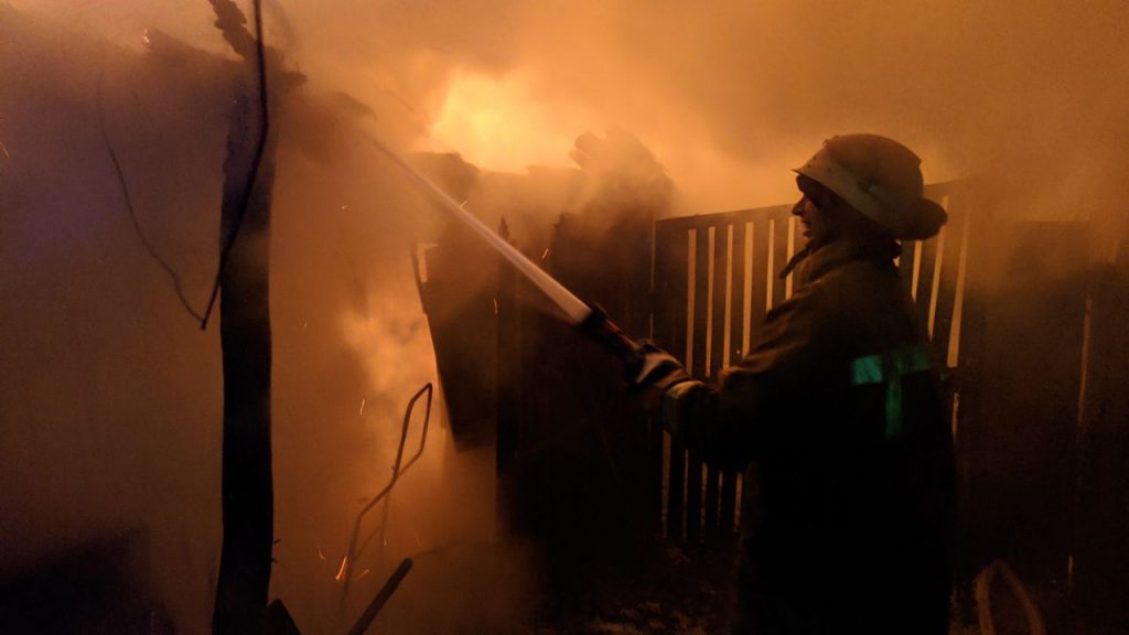 На Харьковщине произошел пожар в частном домовладении (фото)