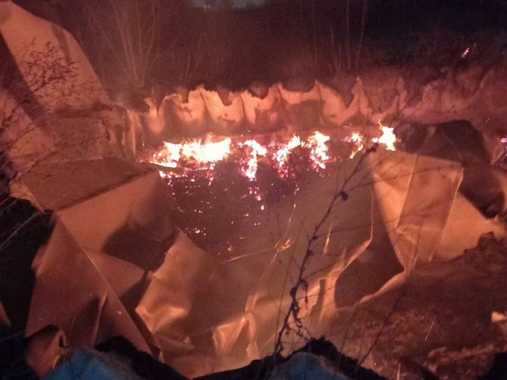 В Харькове несколько часов тушили завод транспортного оборудования (фото)