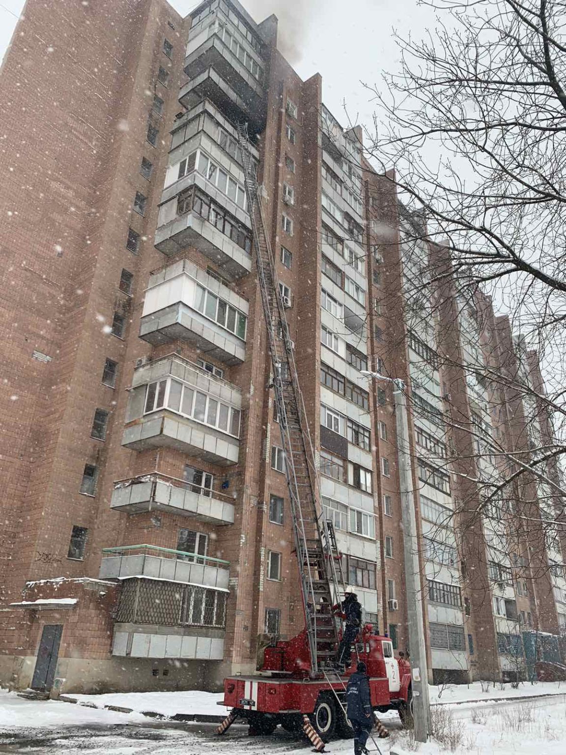 В Харькове погасили пожар в многоэтажке (фото)