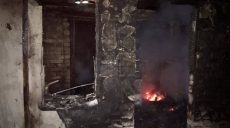 На Харьковщине шесть часов тушили пожар в большом частном доме, хозяин дома попал в больницу (фото)