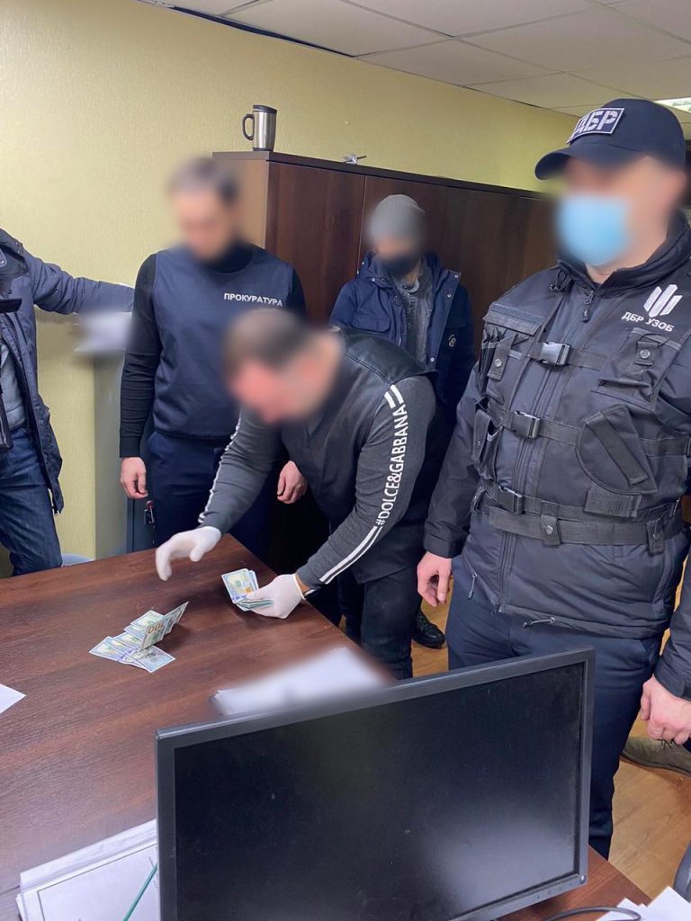 Харьковский адвокат задержан за взятку (видео, фото)