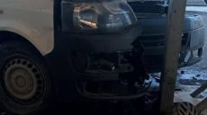 В Харькове Volkswagen врезался в столб конструкции автобусного терминала (фото)