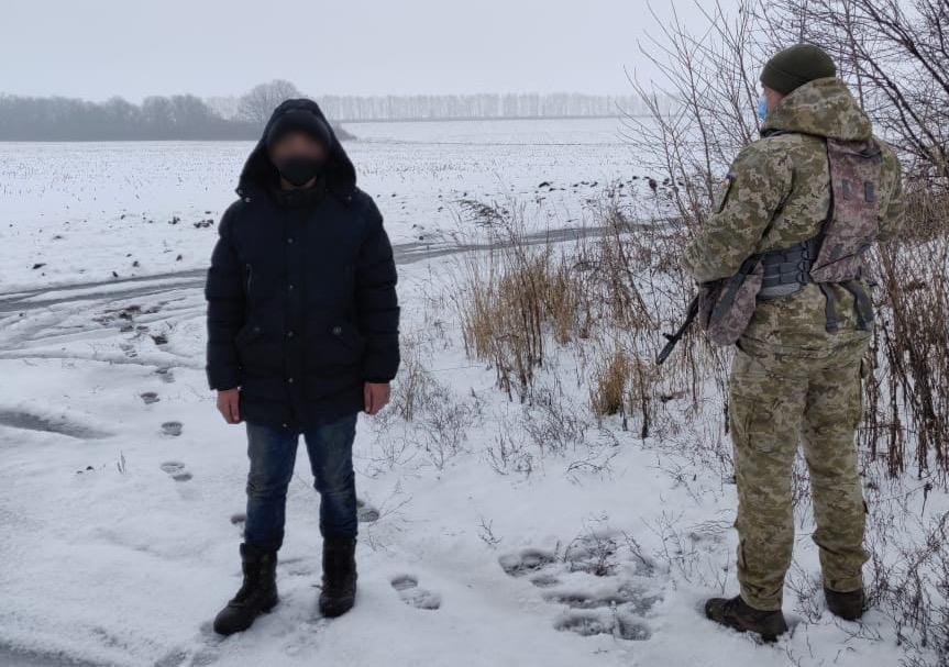 Пограничники задержали подростка, который шел пешком в Москву (фото)