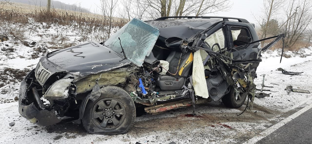 Газель «снесла» половину Toyota: тройным ДТП в Харьковской области занимается полиция (фото)
