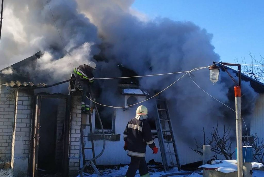 Под Харьковом в сгоревшем доме нашли тело женщины (фото)