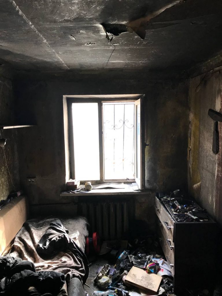 В сгоревшей квартире харьковской пятиэтажки нашли тело пенсионера (фото)