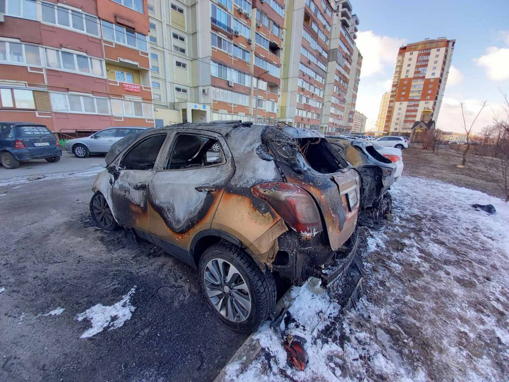 На Харьковщине сгорели три легковушки (фото)