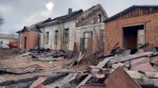 В Харьковской области 6 часов тушили заброшенное здание (фото)