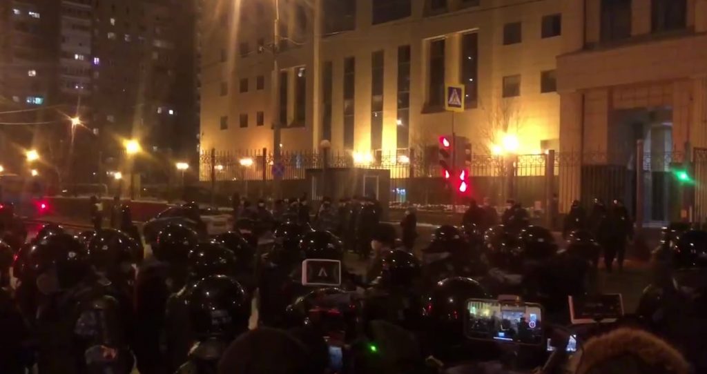 Навального отправили в колонию общего режима: в России разгораются новые протесты (фото, видео)