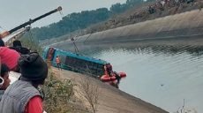В Индии автокатастрофа и около 40 погибших: большой автобус слетел с моста в канал