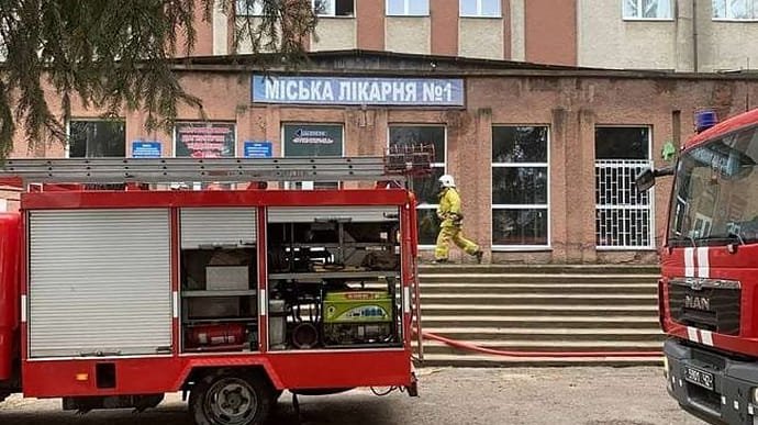 Пожар в больнице Черновцов: власти отрицают, что причиной возгорания стал взрыв кислородного баллона