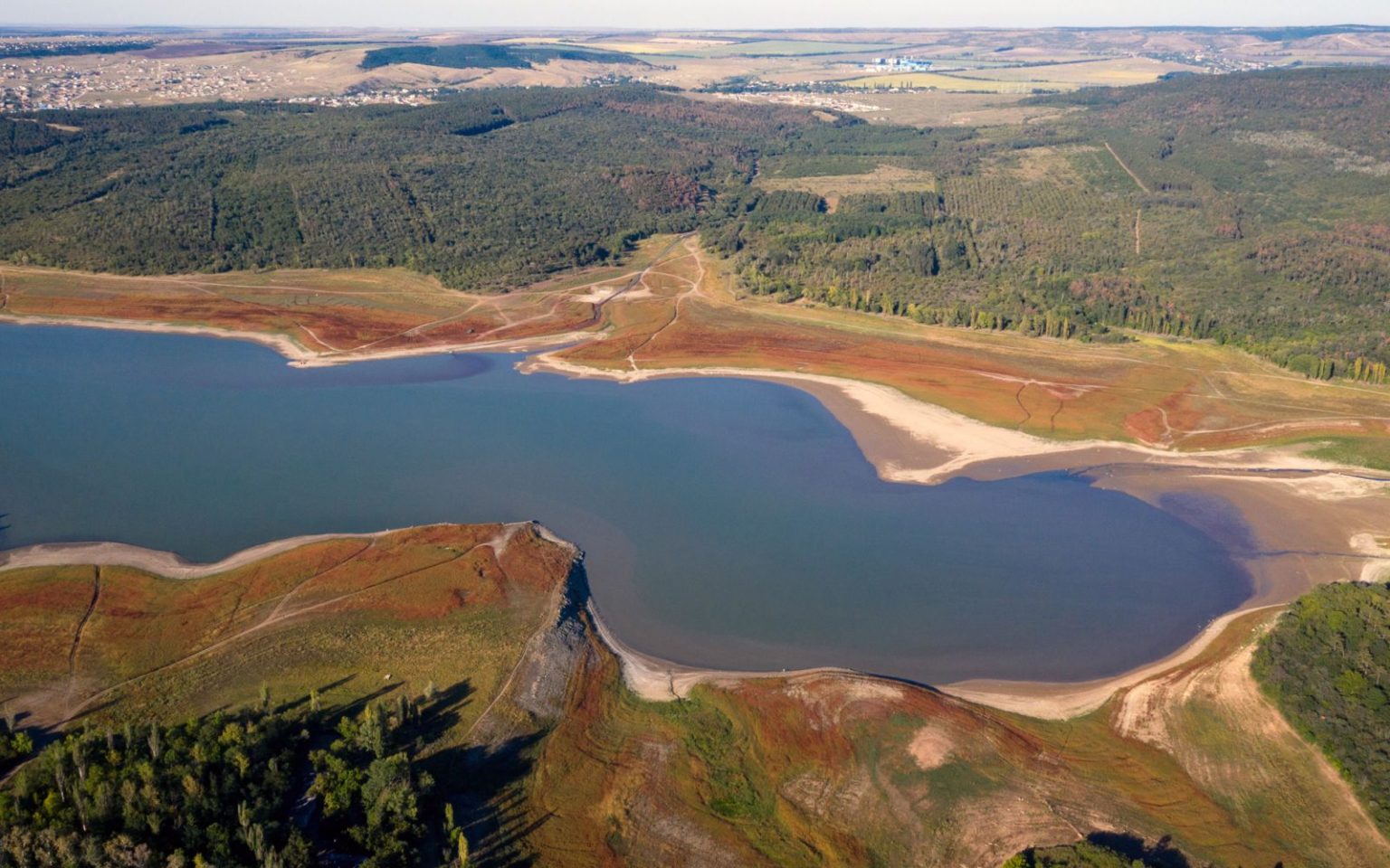 В Крыму катастрофически снизились запасы воды еще в одном водохранилище