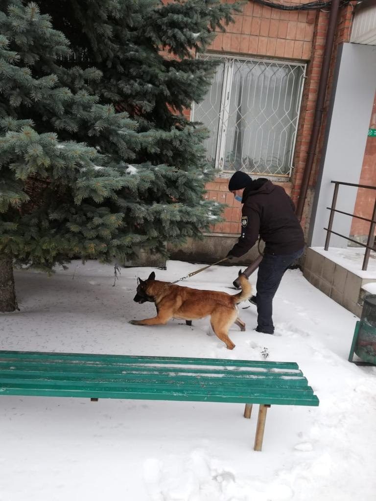 В Харькове снова «заминировали» суды (фото)