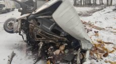 Работники полиции выясняют обстоятельства тройной ДТП на Харьковщине (фото)